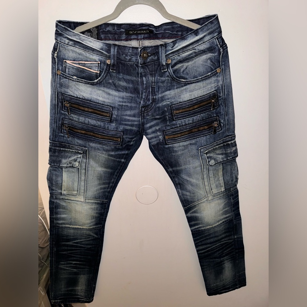 CULT oF INDIVIDUALITY
JEANSMITH TO THE ONE JEANS